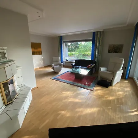 Haus, Idyllischer Garten, Garage Villa