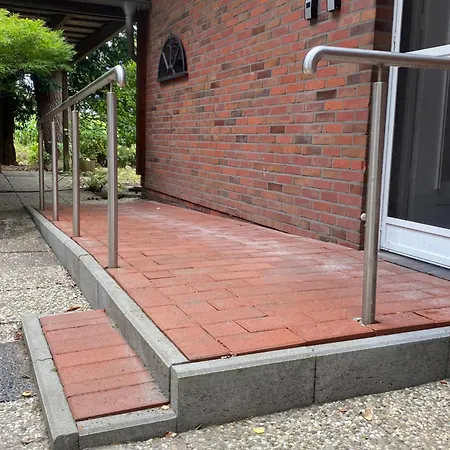 Haus, Idyllischer Garten, Garage