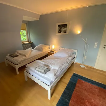 Haus, Idyllischer Garten, Garage Villa