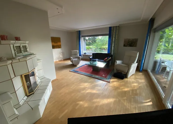 Haus, Idyllischer Garten, Garage Villa