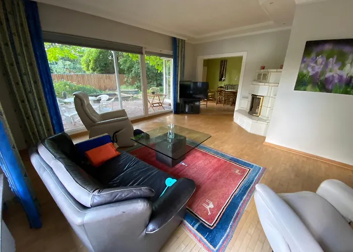 Villa Haus, Idyllischer Garten, Garage