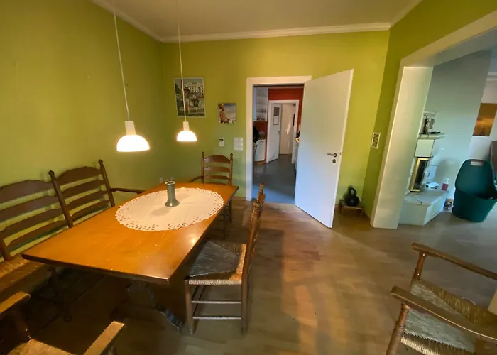 Haus, Idyllischer Garten, Garage