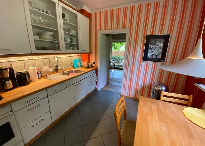 Villa Haus, Idyllischer Garten, Garage