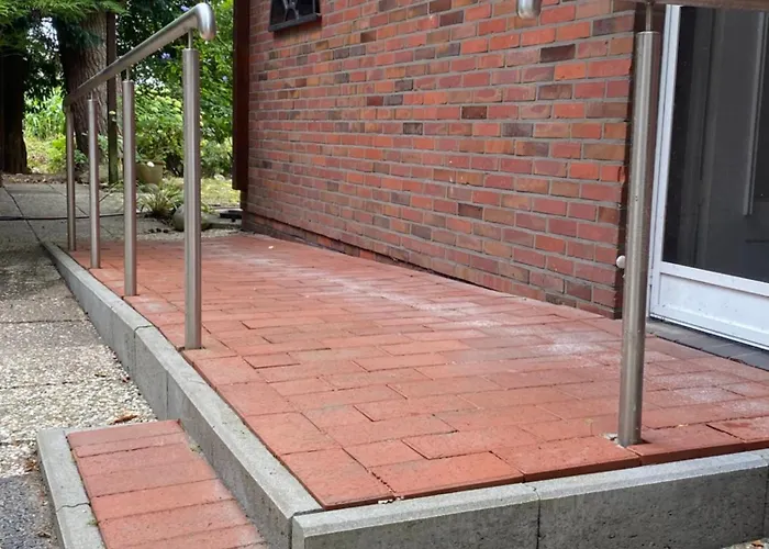 Haus, Idyllischer Garten, Garage