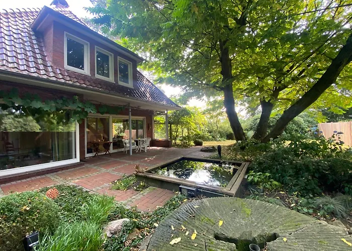 Haus, Idyllischer Garten, Garage